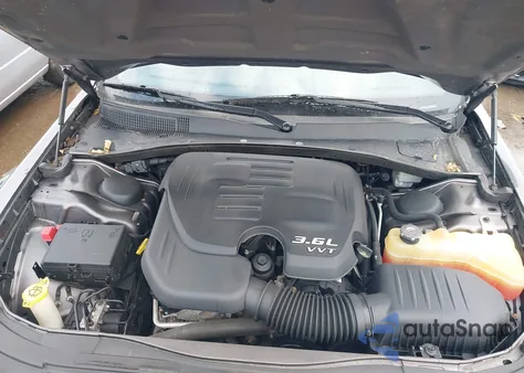 2013 Chrysler 300 Motown z USA, uszkodzony, nr VIN 2C3CCARG5DH596268